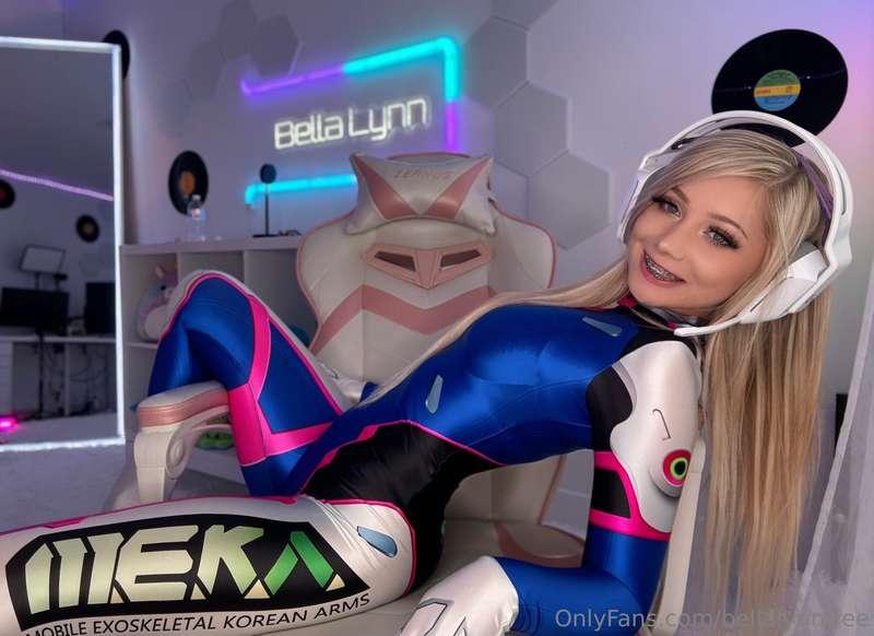 Joystick in one hand, your attention in the other 💕