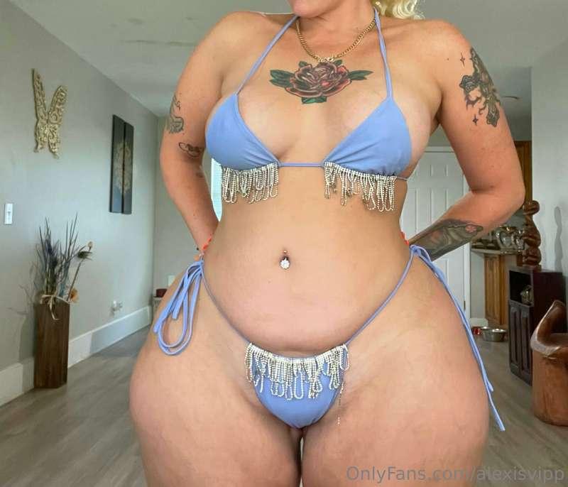 I show up at your pool wearing this😏
Wyd?