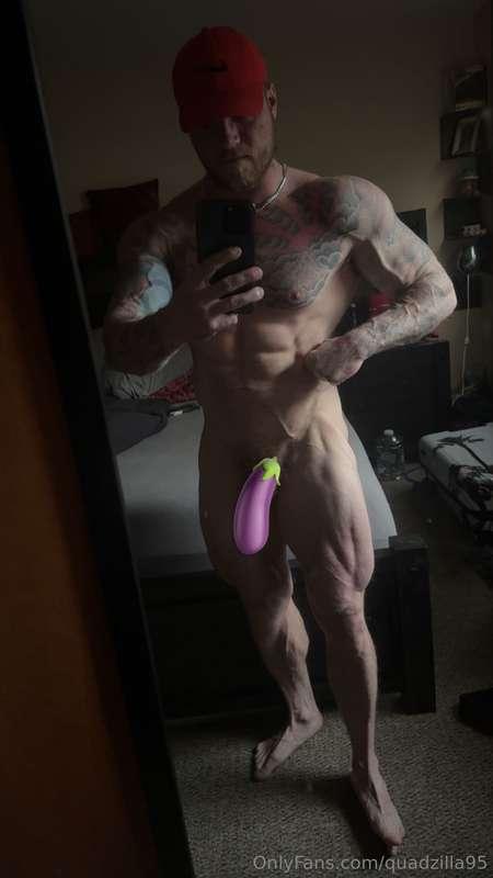 Daddy needs a good massage. Who wants to help? 🥵.My birthday..