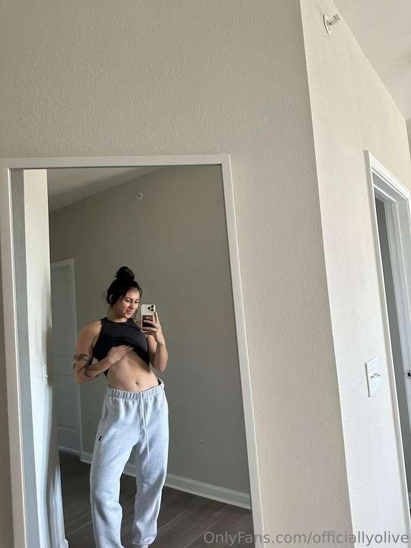 Flashing these abs for ya ;)