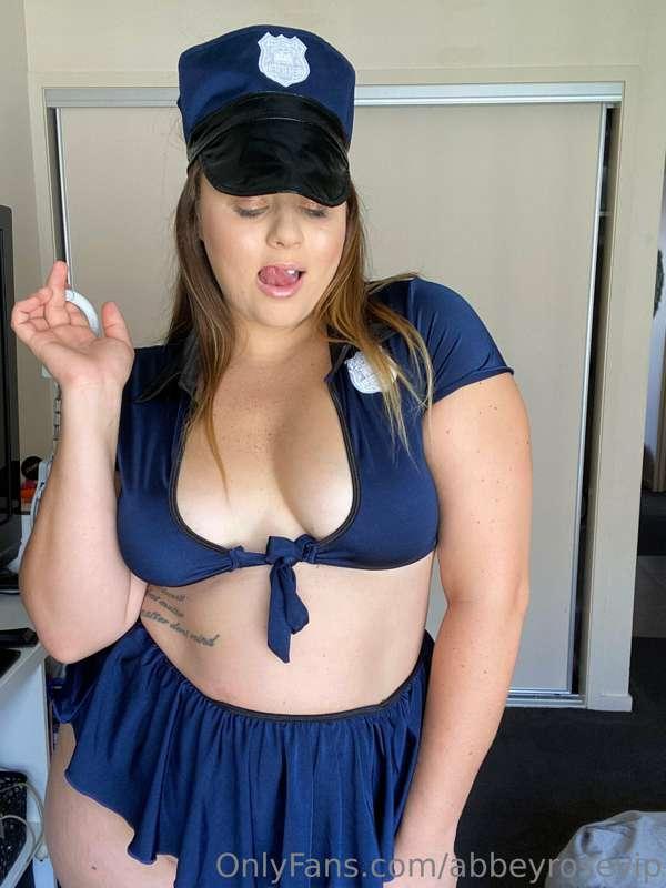 I want to dominate you with my sexy cuffs and outfit 🚨🥵
