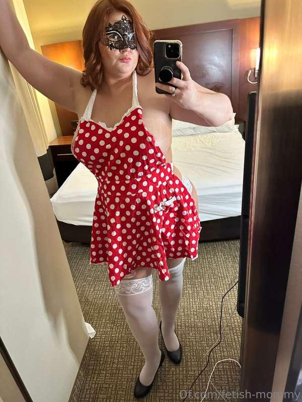 When the hubby's away, the housewife will play! 🥵 Hey neighb..