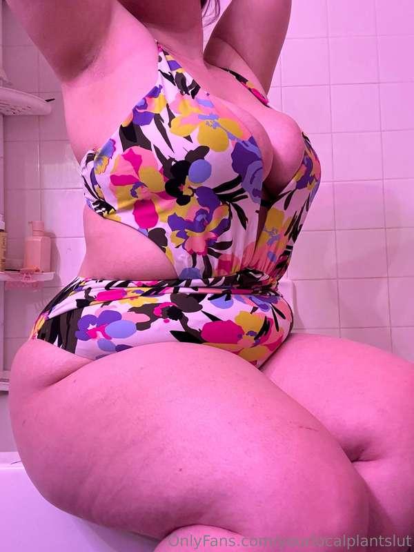 yourlocalplantslut image #1