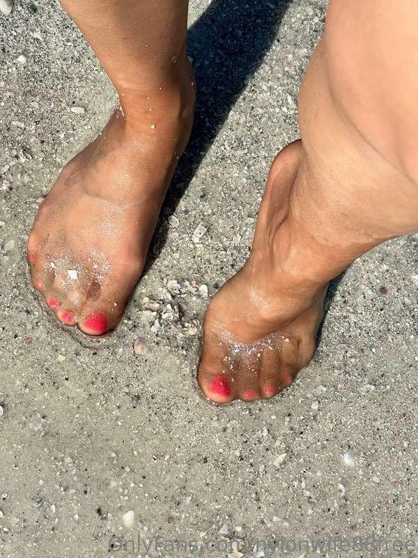 nylonsandfeet image #4