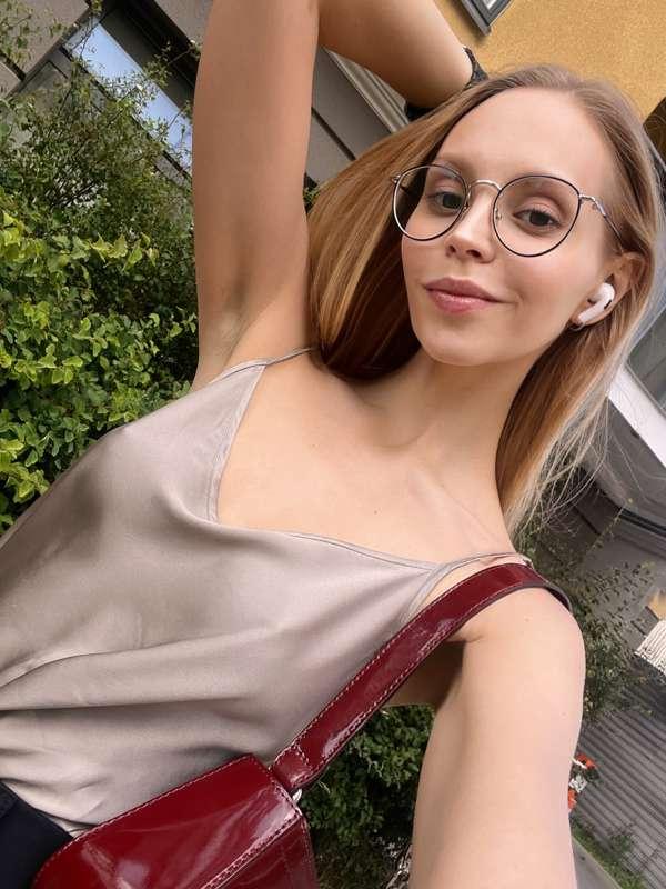 No bra walking