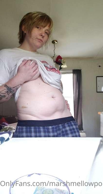 Someone please give me an excuse to be naked 😭🤧