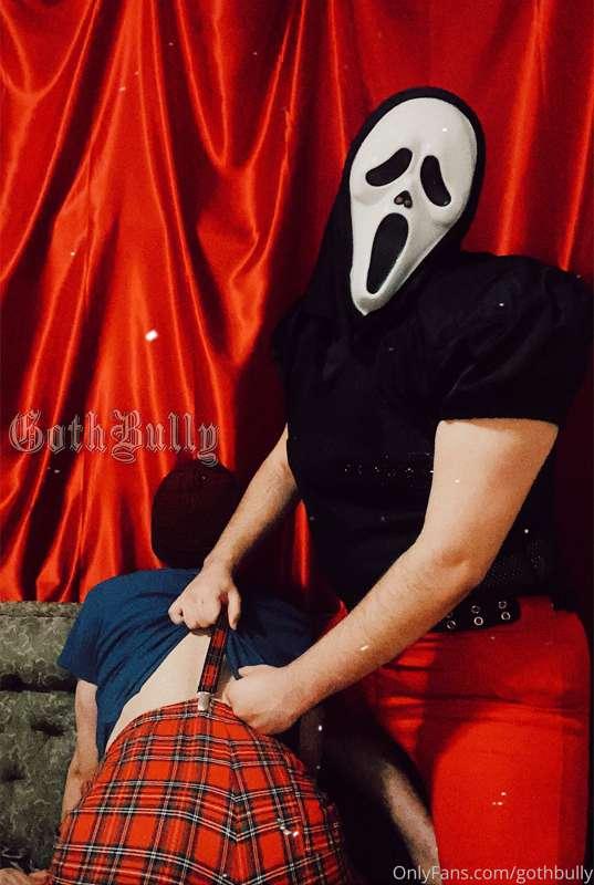 “What’s your favorite scary movie, NERD?” 

Swipe to watch t..
