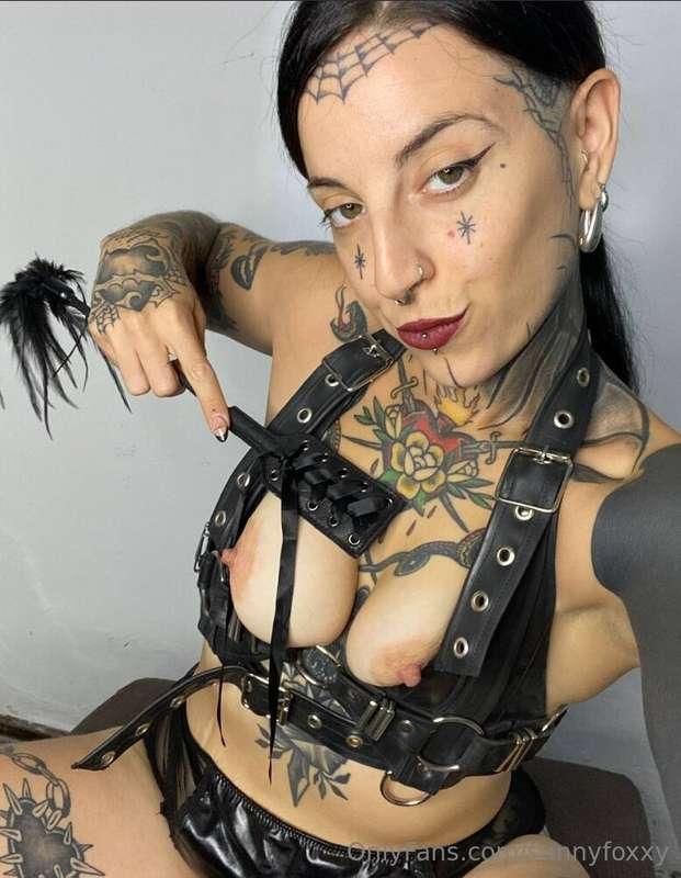 Mistress-Queen 👑 @bdsmvicky Your cock will shudder with orga..