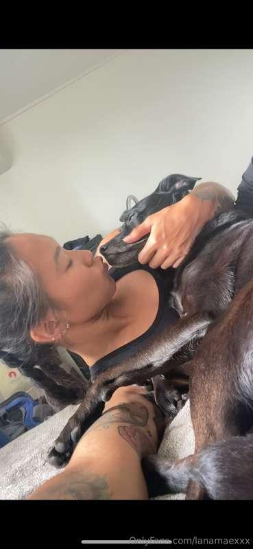 Are you affectionate? I love giving kisses and cuddles 🥰