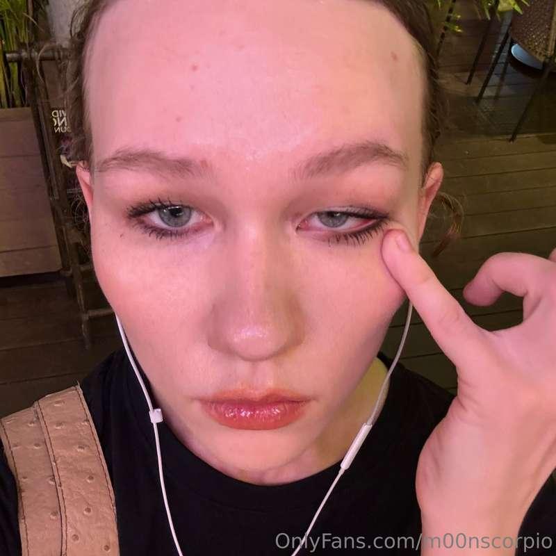 will this mascara spread on my face? only good shaped cock k..