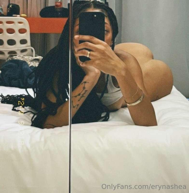 sweet and submissive 🍑