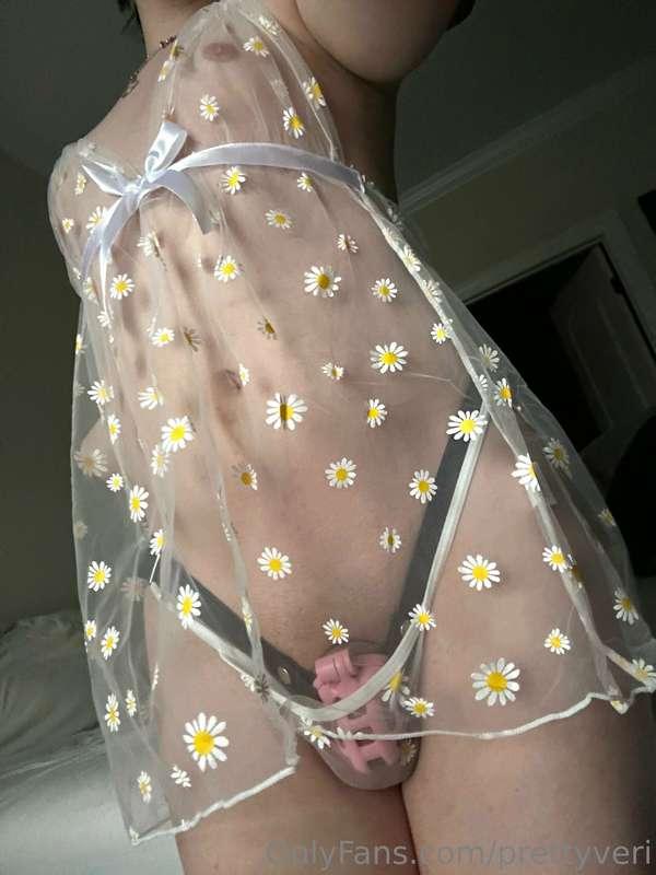 would you let me sleep in your bed with this outfit on?🌼💛