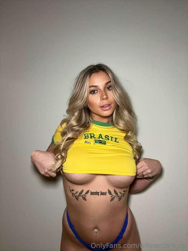 Should we get naughty together? 🥰