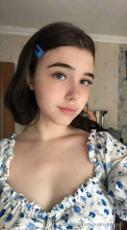 ## ❤️‍🔥She is waiting for you👉😍@valerriana😍
Cute girl @valer..