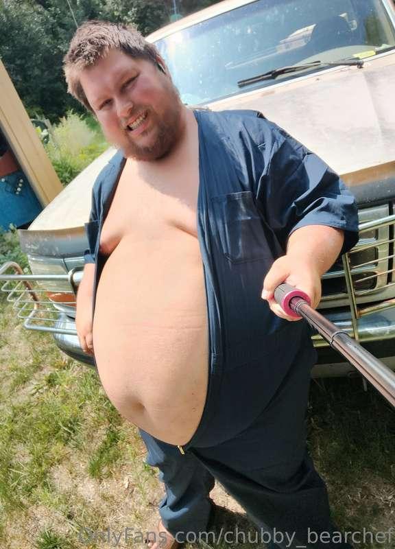 Need a big belly guy to fix your car 😝