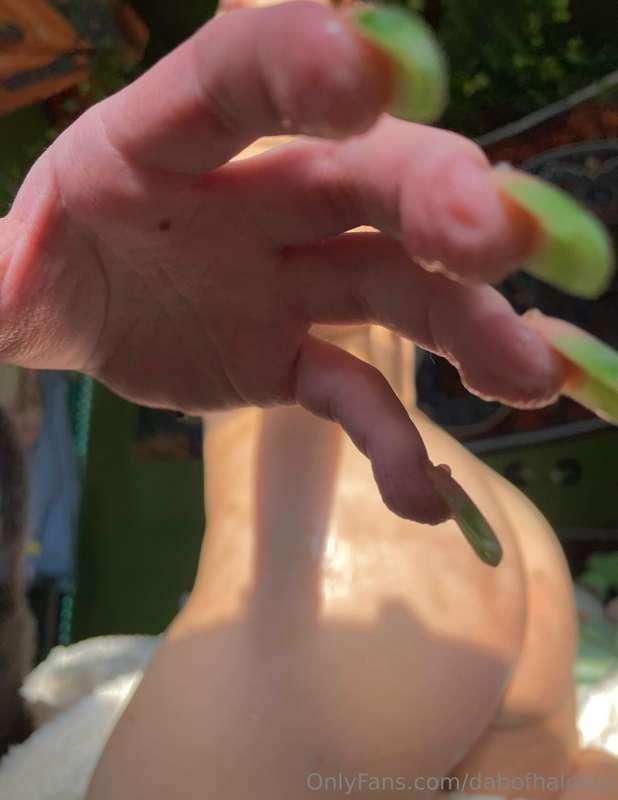 If her 🐱 doesn’t make your fingertips wrinkly, hmu I got you..