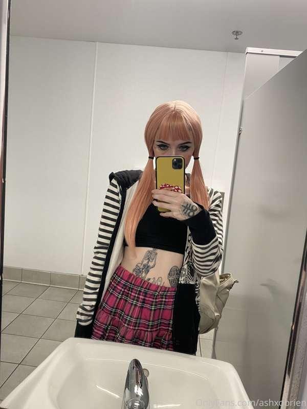 I made some content with daddy at a sex shop stall today💕Who..