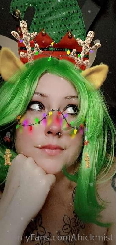 Dreaming of your cock in my mouth and a white Christmas 💦💦