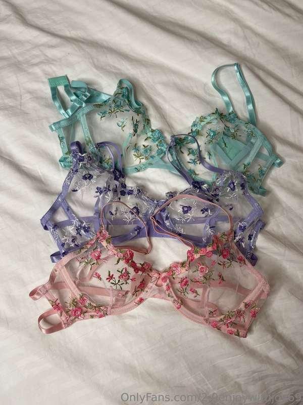 SOLO 10
Striptease with this 3 transparent lingerie 🙈👙
Strip..