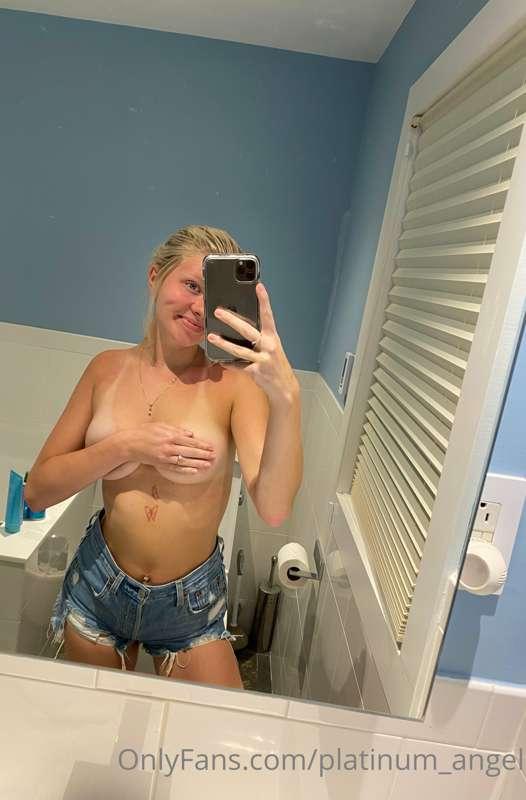got to thinking about you🤤
so i took a few pics of my tits b..