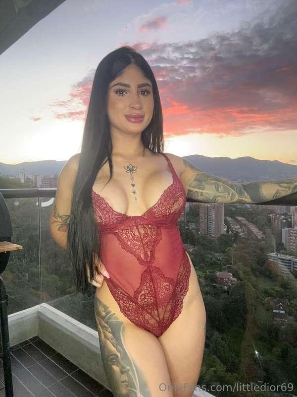 Part of me hopes I get caught by my neighbor🤣🤣