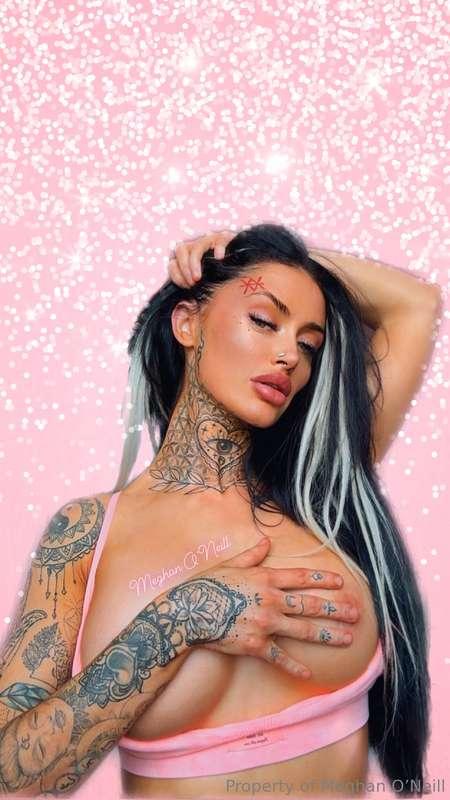 New wallpaper for your phone screens 😍 if you screenshot & s..