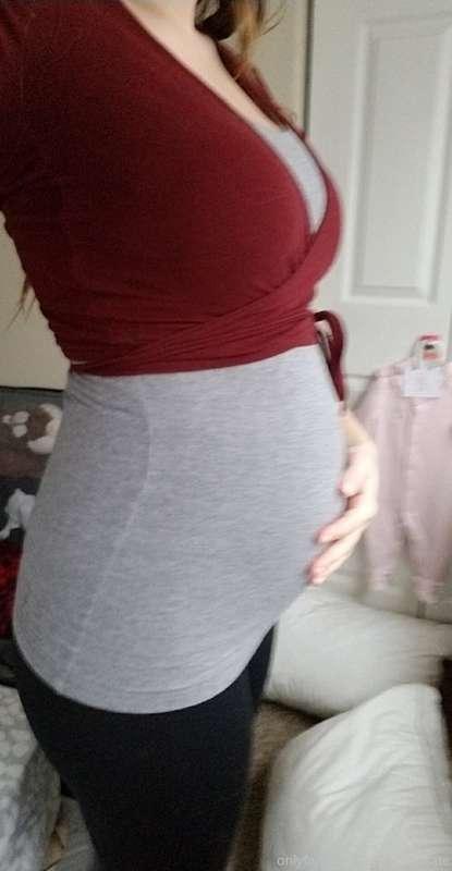 I loved how round my belly got! 🤰
