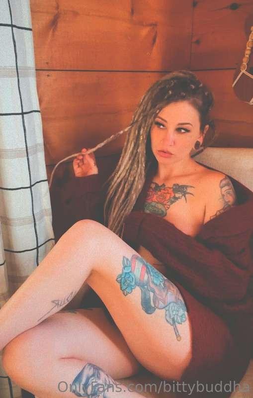 Could really go for a dick in my mouth right now🍆👄
Luckily, ..