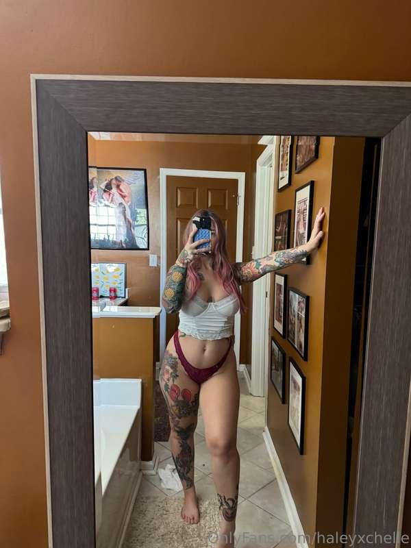 titty tuesday and i know what you wanna see... hmu ;) 