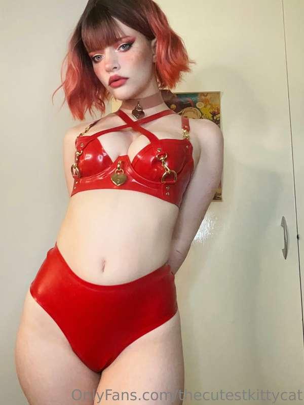 I love red latex ❤️