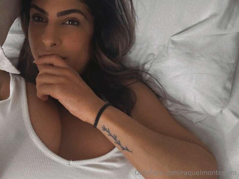Goodnight my loves. I hope I wake up to some surprise 💋