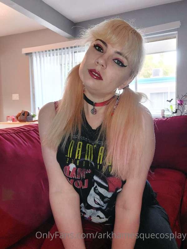 Love this shirt with open sides for easy titty access 🍈🍈🖐