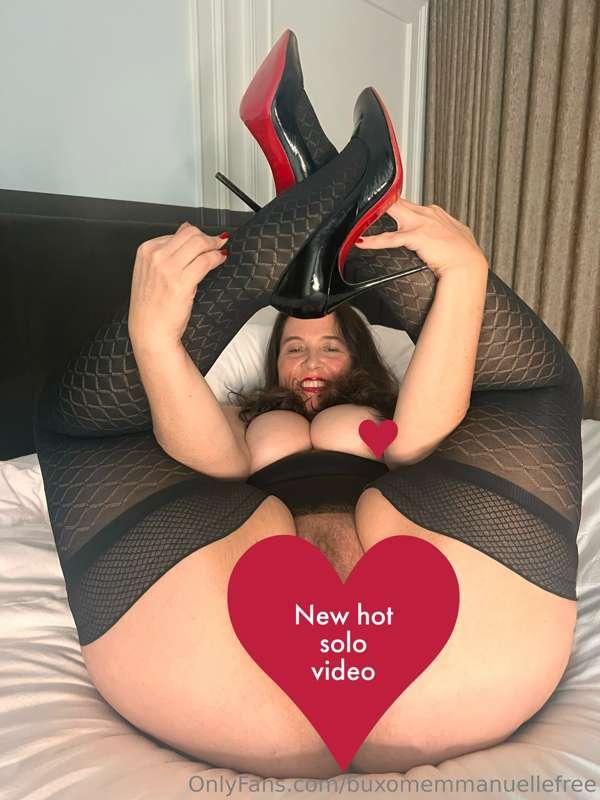 # New hot solo video!
Watch me play with my wet juicy hairy ..