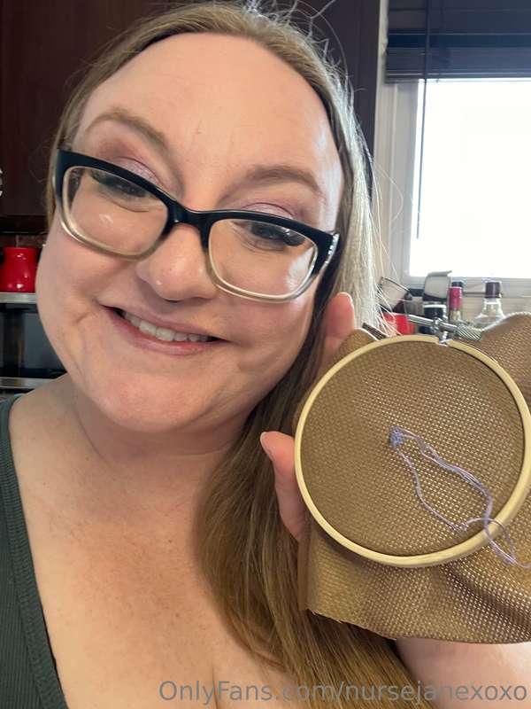 Spending my Saturday afternoon doing my dorky hobbies 🤓 🪡 🧵 ..