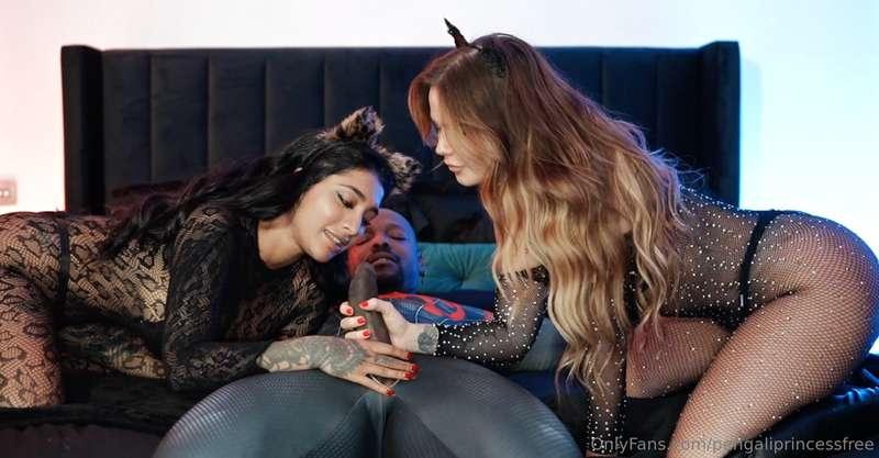 BRAND NEW - 😈🎃 THE HALLOWEEN THREESOME!! 🎃😈Me and @greengirl..