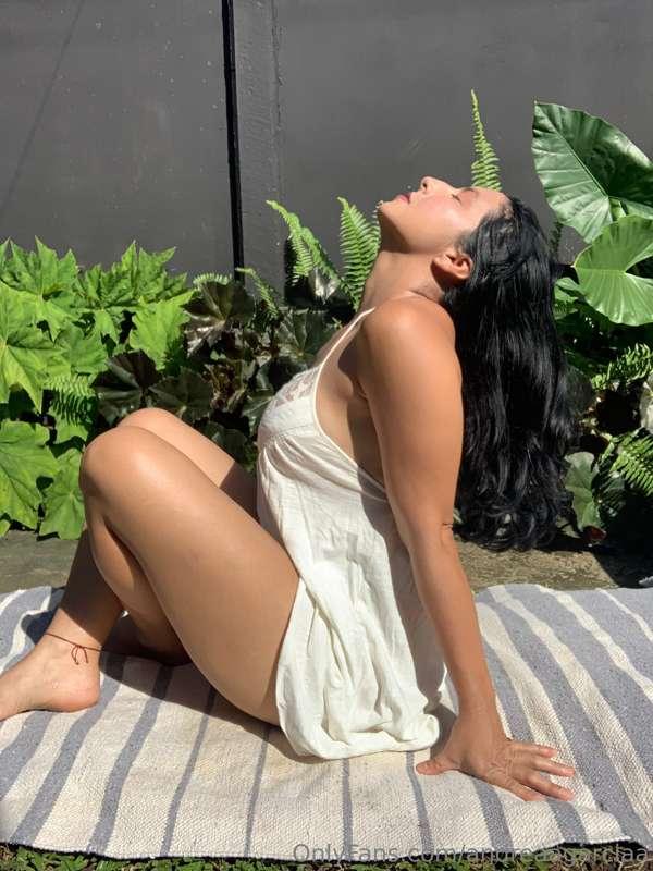 Enjoying the sun☀️🥰let’s get naughty on my private messages ..