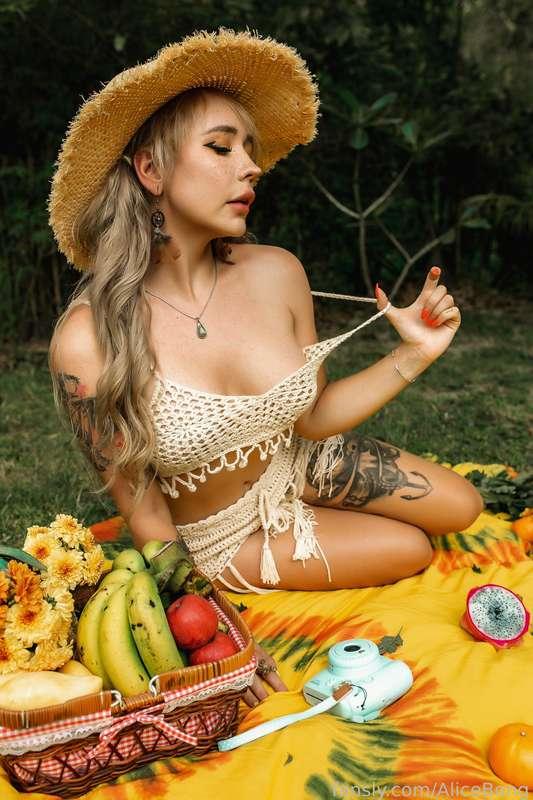 Think of some entertainment for our picnic😜

#cute #sexy #bigtits #boobs #horny #alone #naughty #petite #slut