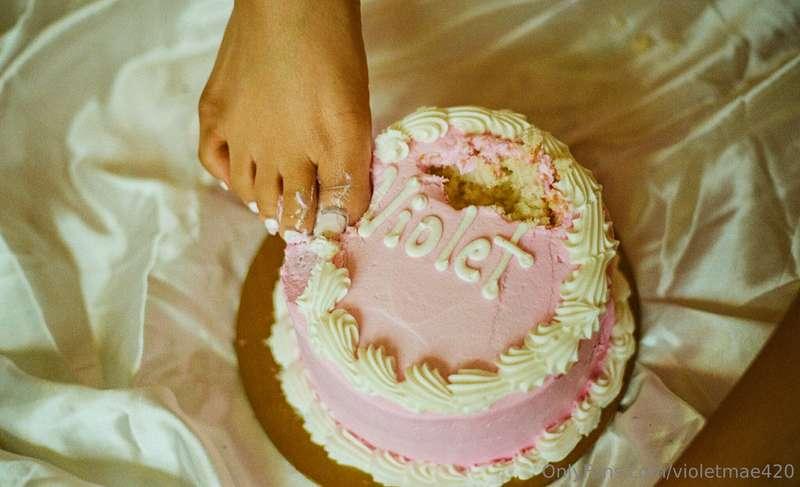 COUNTING THE DAYS TILL MY BDAY 💖💦

4/20 🥳
Help me celebrate ..