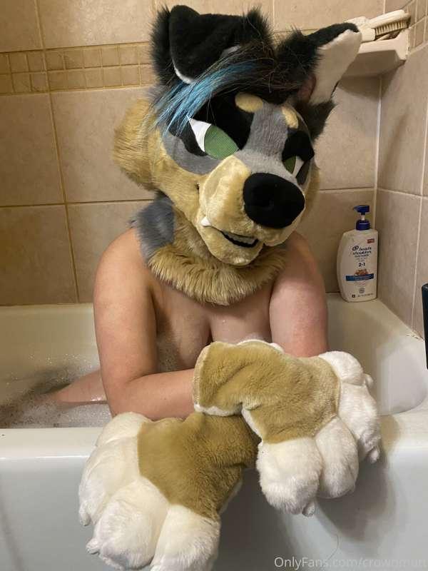 Why not come join me in this bath & have a little fun 🥰💕