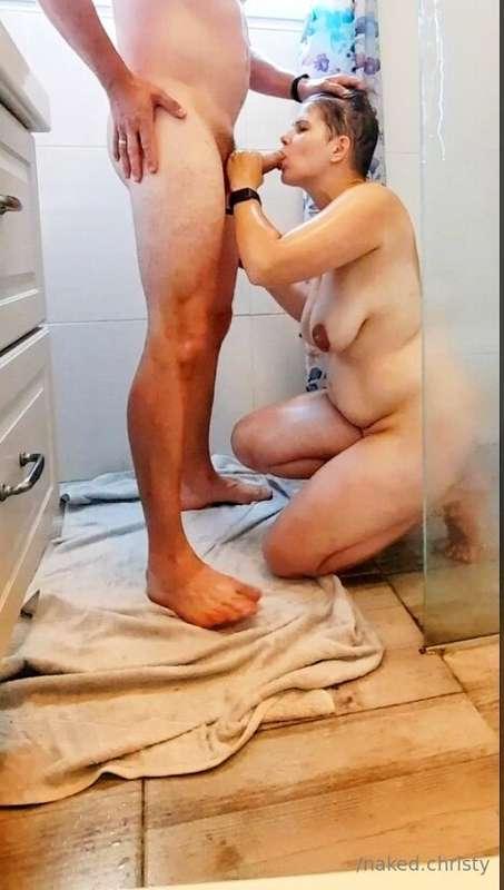 Morning shower with me ... 🧖‍♀️
