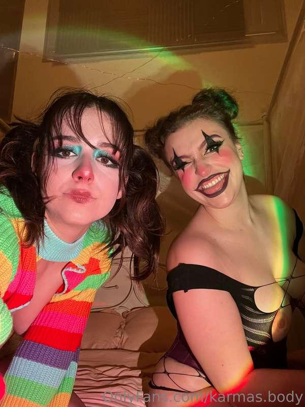 We’re just a couple of roommates and everyday is Halloween 🤡..