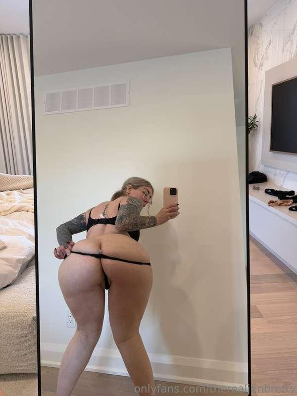 therealjenbretty main image