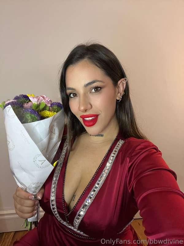 How was your Valentine's Day? Did you receive any gifts? 💋💕