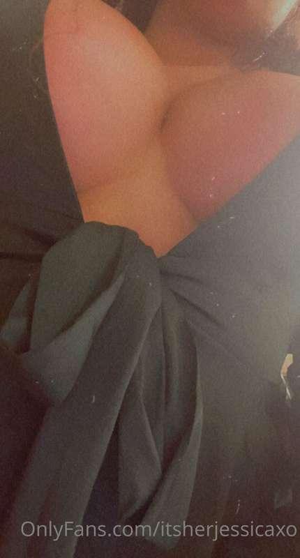 Who wants to unwrap 💋