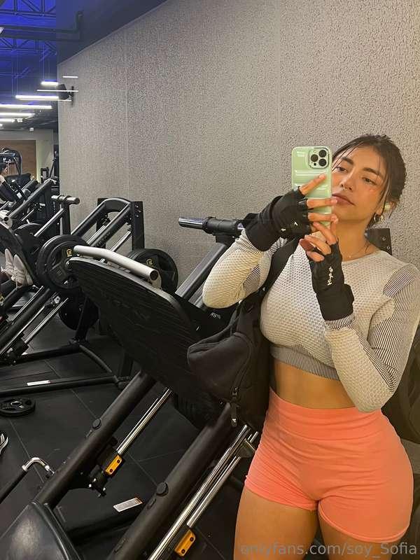 I’ll make you sweat here: 🥵 https://onlyfans.com/soy_sofia