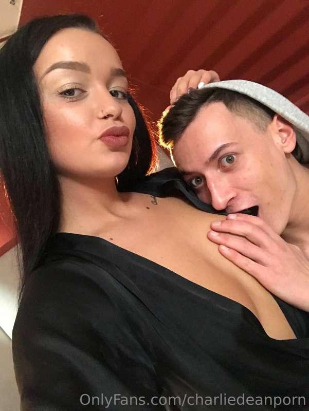 Having fun on set with Daphne Klyde again! 😅 @daphne_klyde