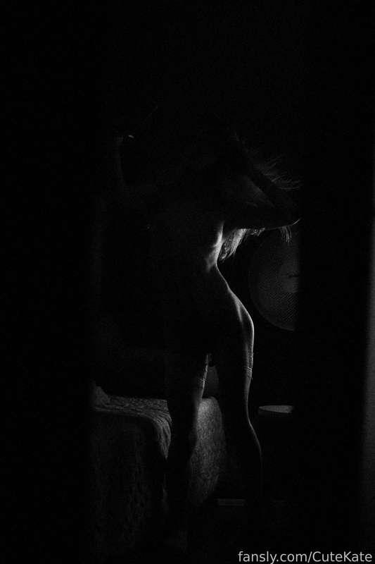 Would you like me to see in the lingerie?🤫

#lingerie #ass #blondie #hips #fit #small #tiny #slut #horny #smallass