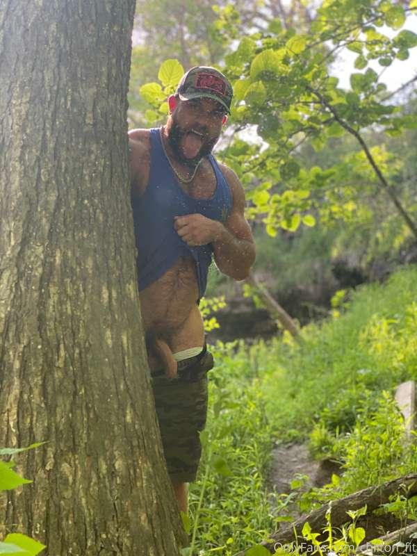 Wanna get my cock hard in the middle of a state park?