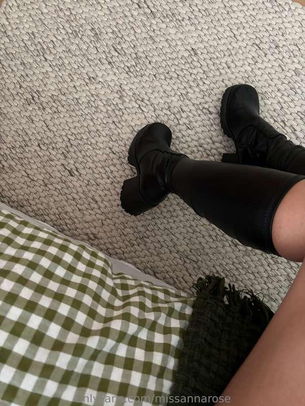 Going out 💕 my favourite boots xx