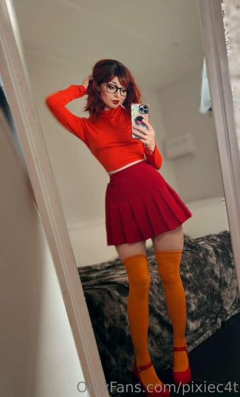 Velma mirror pics.. 1 or 2?

Sub to @pixiecat for my explici..